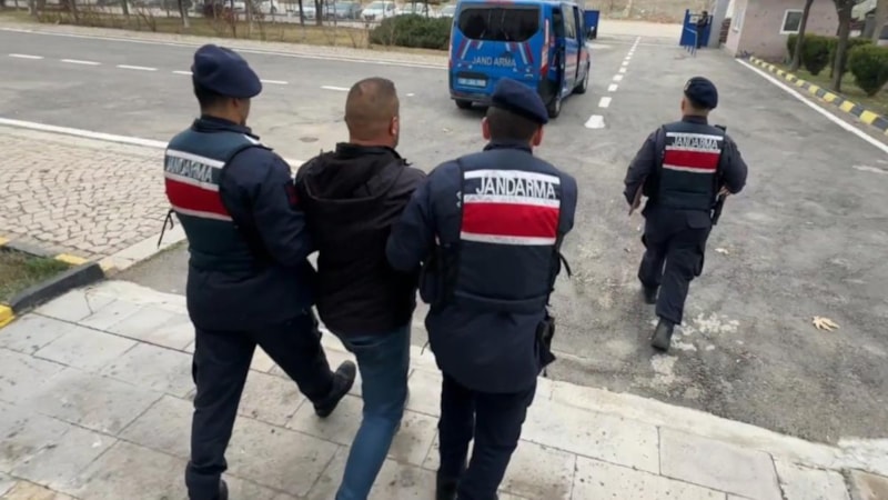 Aksaray'da cezaevinden izinli çıkan şahıs, evi soyarken yakalandı