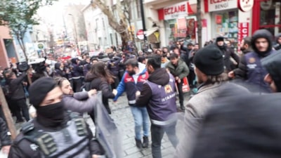 İstanbul Beşiktaş'ta izinsiz yürüyüşe polis müdahalesi