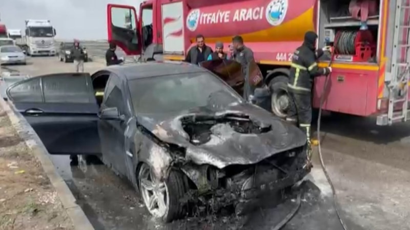 Aksaray'da seyir halindeki otomobilde yangın