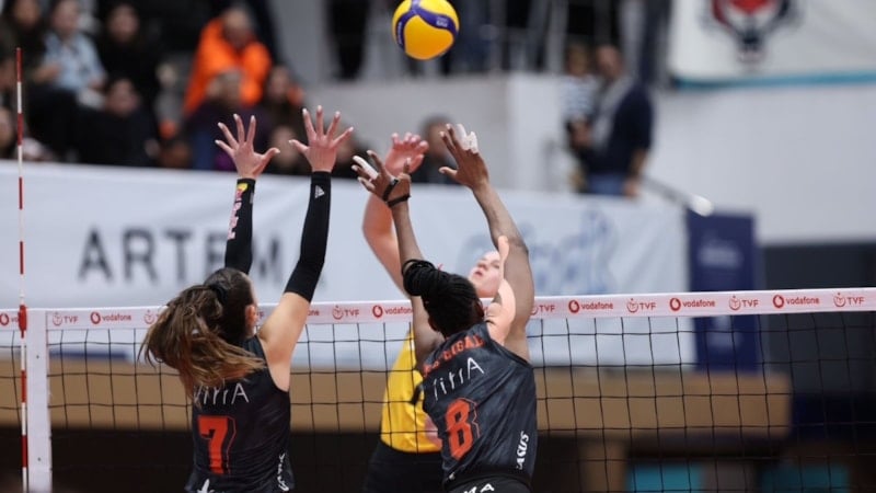 VakıfBank, Eczacıbaşı'na set vermedi