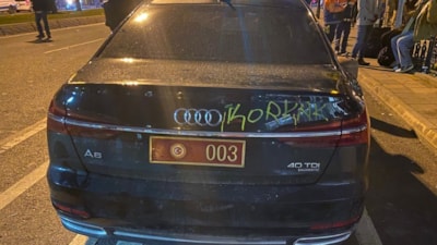 İmamoğlu protestocuları, CHP'li TBMM Başkanvekili Gülizar Biçer Karaca’nın aracına saldırdı