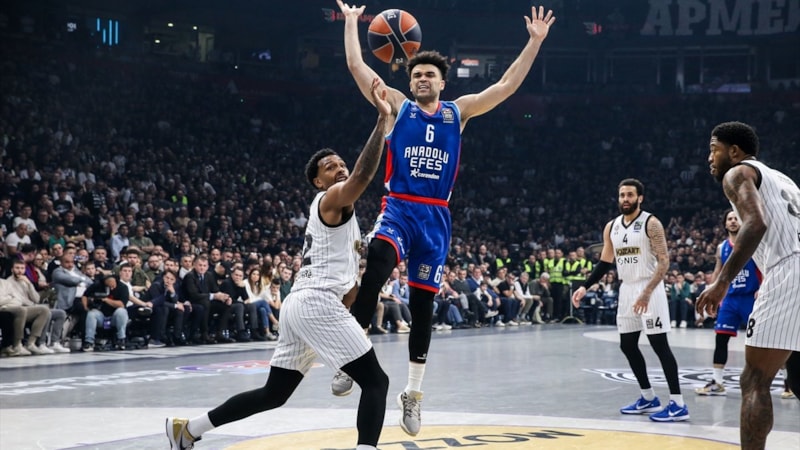 Anadolu Efes, Partizan'ı deplasmanda yendi