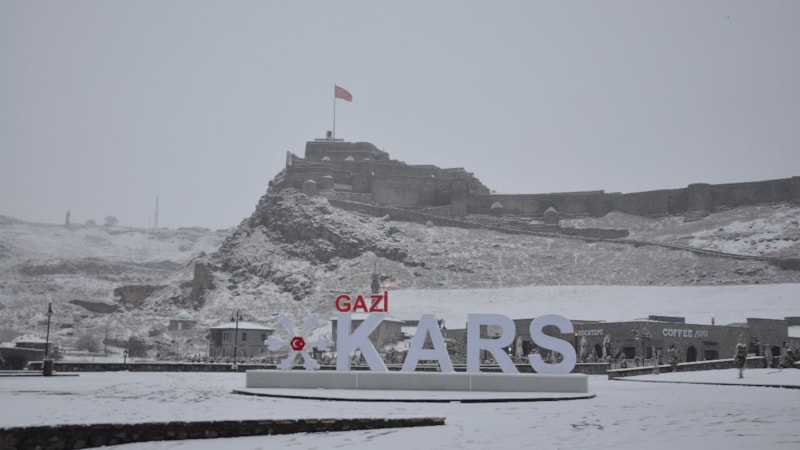 Kars beyaz örtüyle kaplandı