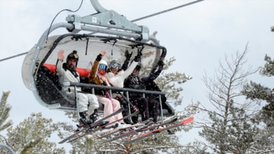 İranlı turistler Nevruz tatili için Sarıkamış Kayak Merkezi'ni seçti