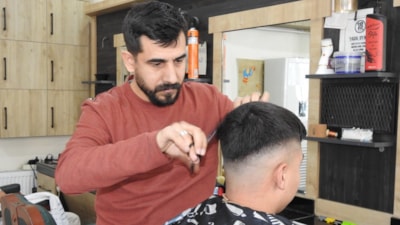 Berberlerden vatandaşlara 'saç tıraşını son güne bırakmayın' uyarısı