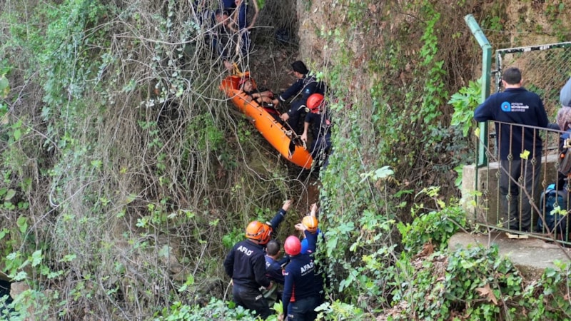 Antalya'da manzara izlerken 15 metreden düştü