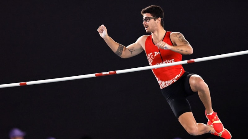 Ersu Şaşma, sırıkla atlamada 6. oldu