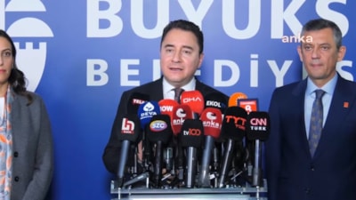 Ali Babacan İmamoğlu'na destek için Saraçhane'ye geldi