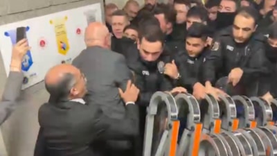 Son dakika: CHP milletvekilleri Çağlayan Adliyesi'nde olay çıkardı