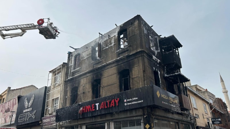 İzmir Kemeraltı Çarşısı'ndaki iş yerinde yangın