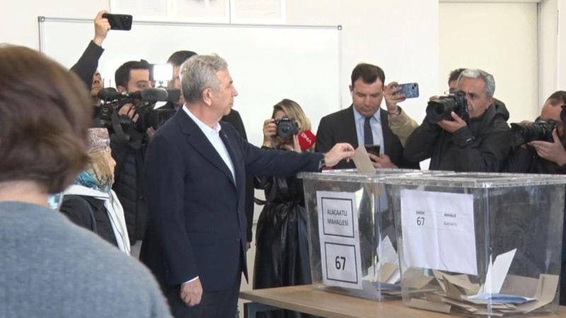 Mansur Yavaş, tutuklu İmamoğlu'nun adaylığı için oy kullandı