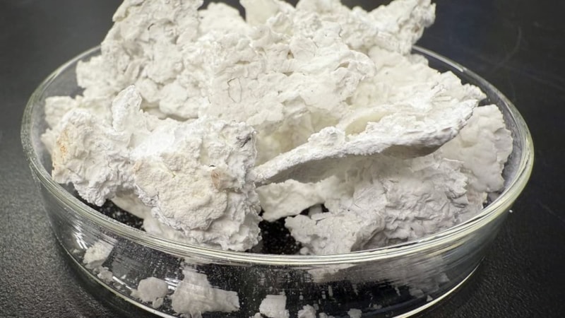 Doğrudan deniz suyundan, elektrikten ve CO2'den çimento kumu üretildi