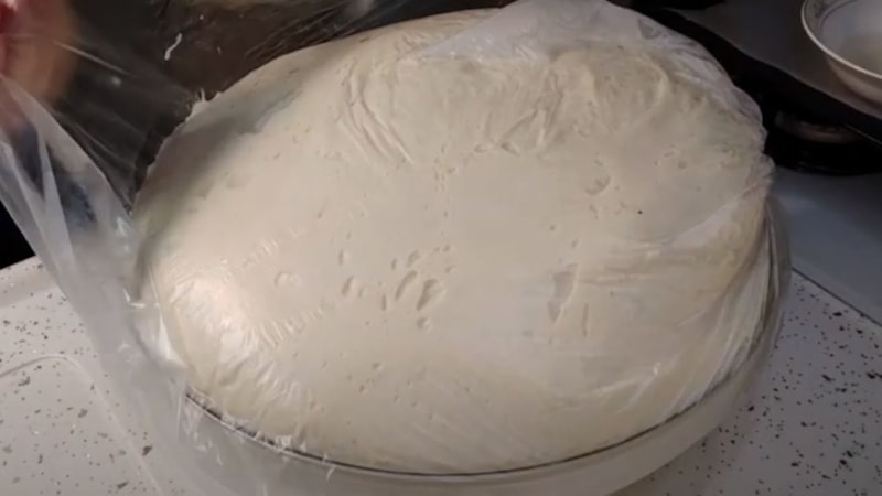 Sönük hamurun üstüne örtün, nasıl kabarıyor görün...