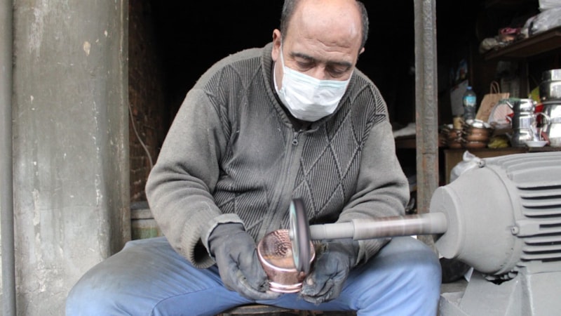 Aydın'da kalay ustası Uçar'dan 'çırak sıkıntısı' sitemi: Bakır bitmez ama usta bitti