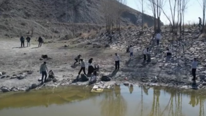 Ankara'da üniversite öğrencilerinden gönüllü çevre temizliği