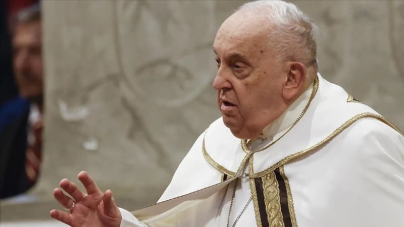 Papa Franciscus hastanede tedavi sürecini tamamladı