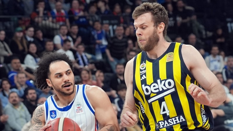 Fenerbahçe, Anadolu Efes deplasmanında kazandı