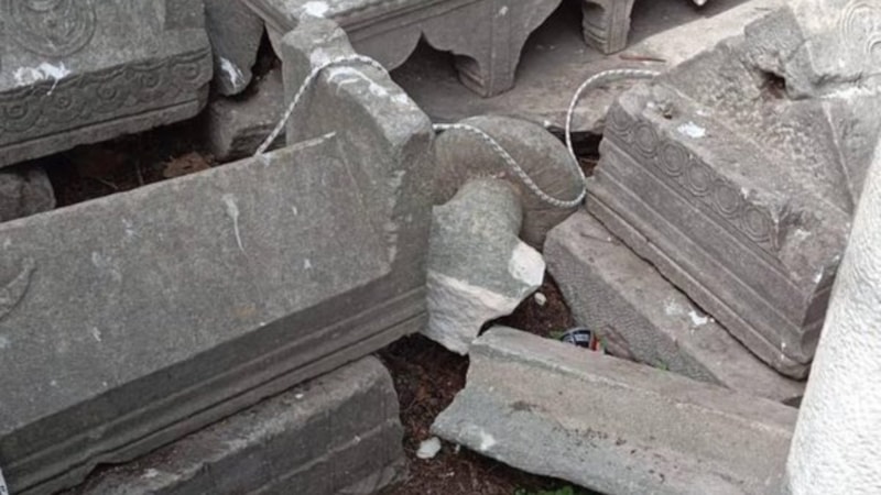 İmamoğlu protestocuları, Şehzade Camii'ndeki mezarlıklara saldırdı