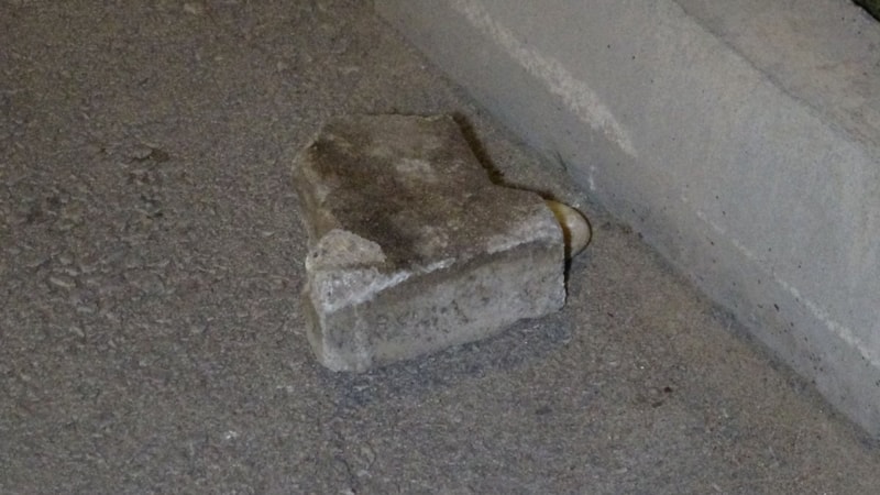 Antalya'da göstericiler polise parke taşı ile saldırdı