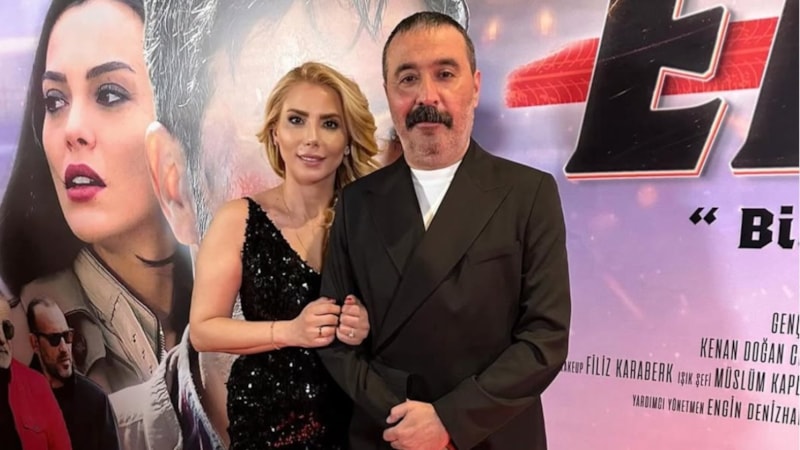 Oyuncu Mustafa Üstündağ küçük oğlu Mert Efe ile poz verdi