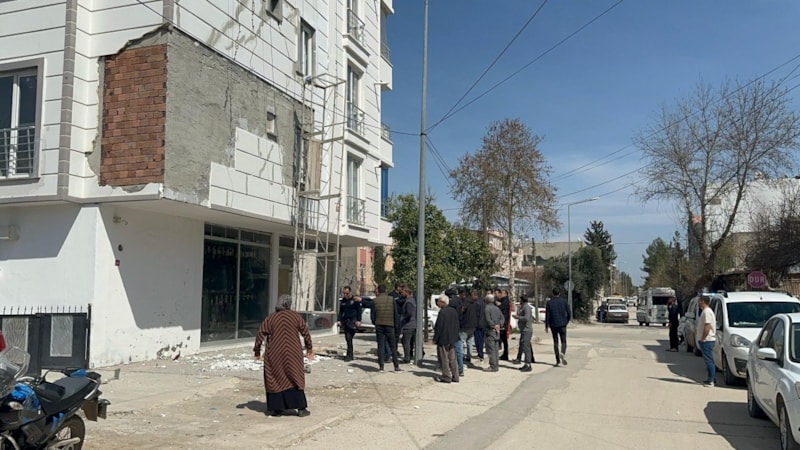 Adıyaman'da halatları kopan iskele devrildi: İki ağır yaralı