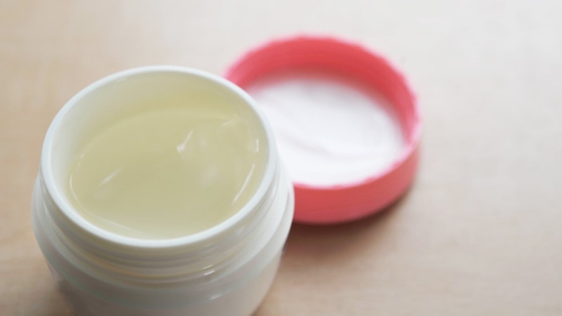 Vazeline 1 kaşık ekleyin, sivilce ve akneleri engelleyin...