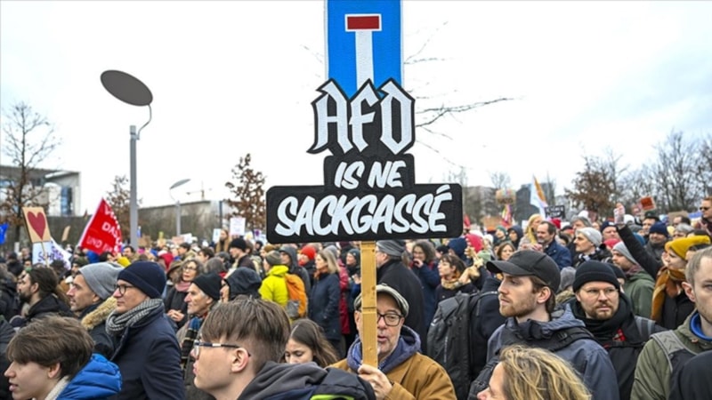 Almanya'da kamuoyu araştırması: Aşırı sağcı AfD'nin oy oranı yüzde 23,5'e yükseldi