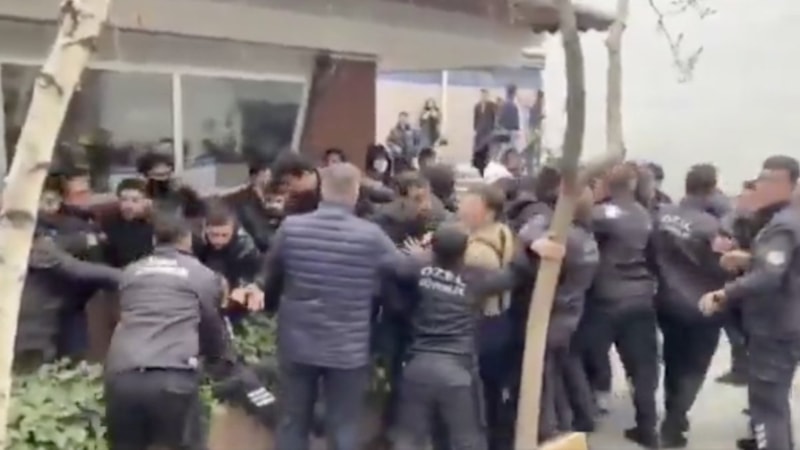 Ankara'da 'Mustafa Kemal’in askerleriyiz' diyen iki grup birbirine girdi