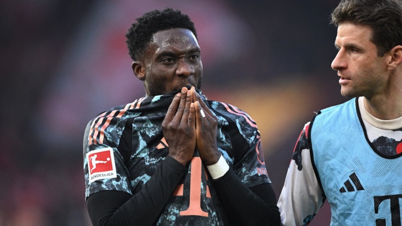 Bayern Münih'e Alphonso Davies ve Dayot Upamecano'dan kötü haber