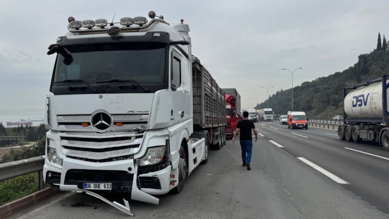 Kocaeli'de 4 tır çarpıştı: 1 yaralı