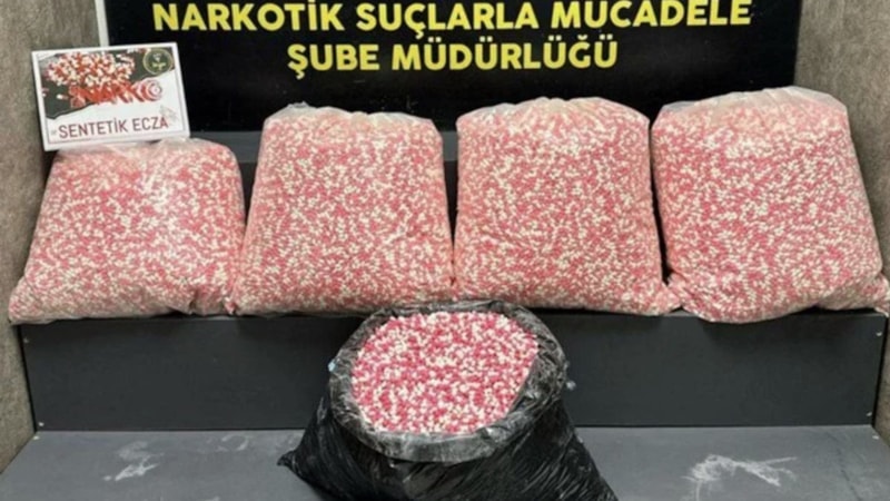 İzmir'de binlerce sentetik ecza hap ele geçirildi