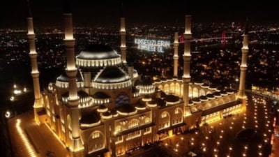 Kadir Gecesi yurt genelinde dualarla ve ibadetle idrak edildi