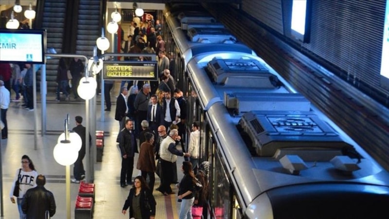 Öğrenci indirimine 'yaş sınırı' getiren İzmir Büyükşehir Belediyesi'ne para cezası