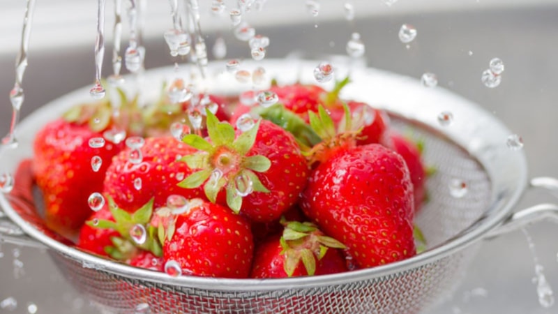 Haftalarca taze kalıyor! Meyveleri bu şekilde yıkayın, çürüme derdini unutun