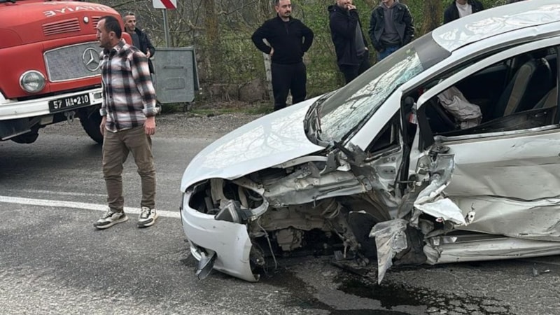 Sinop'ta iki otomobil çarpıştı: 7 yaralı