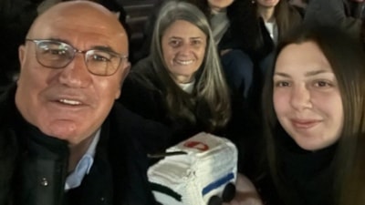 ODTÜ'lülerin ördüğü TOMA, CHP'li Mahmut Tanal'a hediye edildi