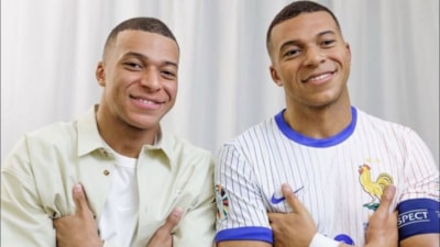 Kylian Mbappe, balmumu heykelini inceledi