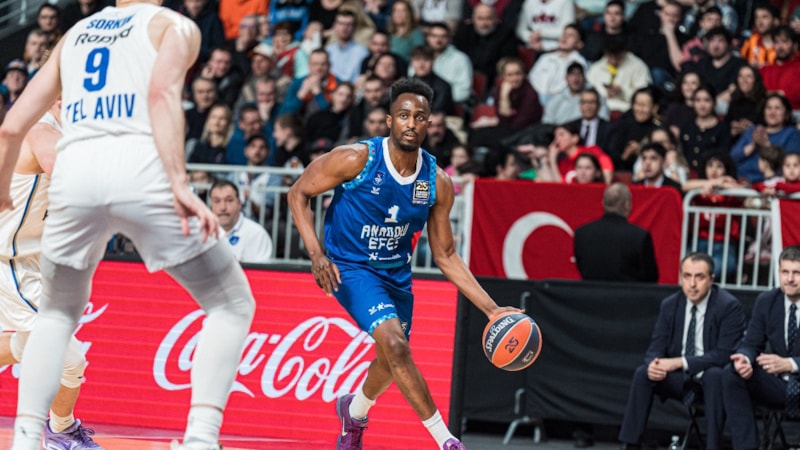 Anadolu Efes, Maccabi Tel Aviv'i devirdi