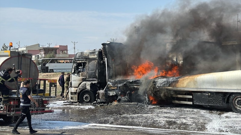Şırnak'ta yanan tır kullanılamaz hale geldi