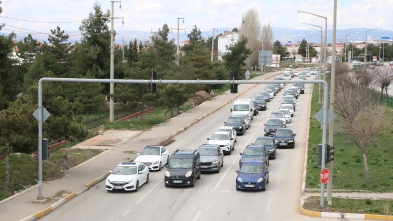 Afyonkarahisar'dan 14 saatte 349 bin araç geçti