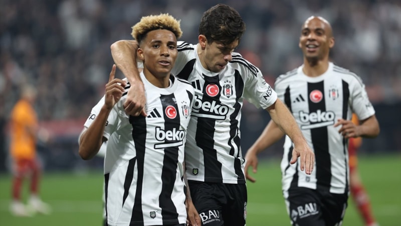 Beşiktaş, derbide Galatasaray'ı iki golle geçti