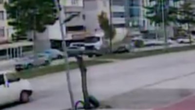 Konya'da beton mikseri ile otomobil çarpıştı