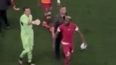 Victor Osimhen ve Abdülkerim Bardakcı, Beşiktaş tribünleriyle atıştı