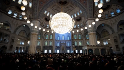 İslam dünyasında Ramazan Bayramı iki ayrı tarihte kutlanacak