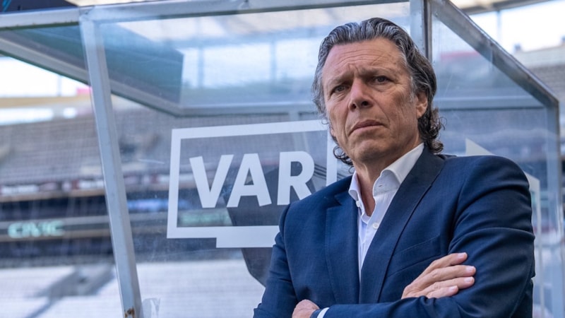 Urs Meier derbinin tartışmalı pozisyonlarını yorumladı