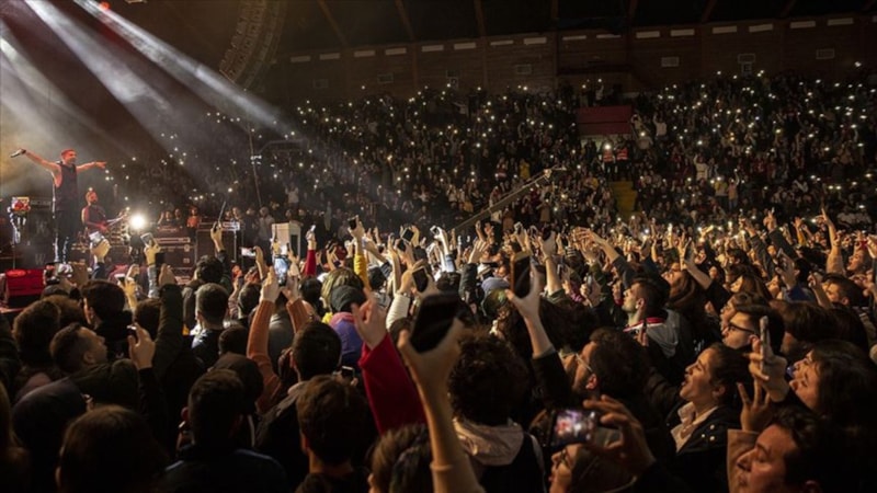 Ramazan Bayramı'nda sahne alacak ünlülerin konser ücretleri dudak uçuklattı