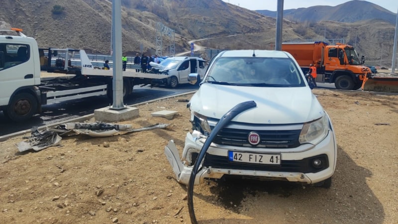 Hakkari'de iki araç çarpıştı: 8 yaralı