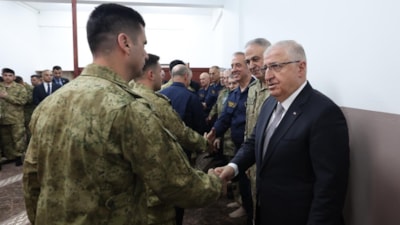 Bakan Güler, bayramı Çanakkale'de Mehmetçikle karşıladı