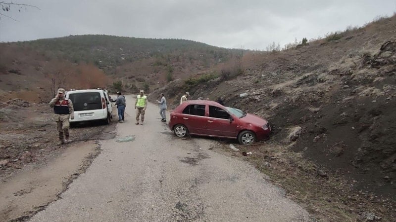 Gümüşhane'de uçuruma yuvarlanan araçtaki yaşlı kadın can verdi