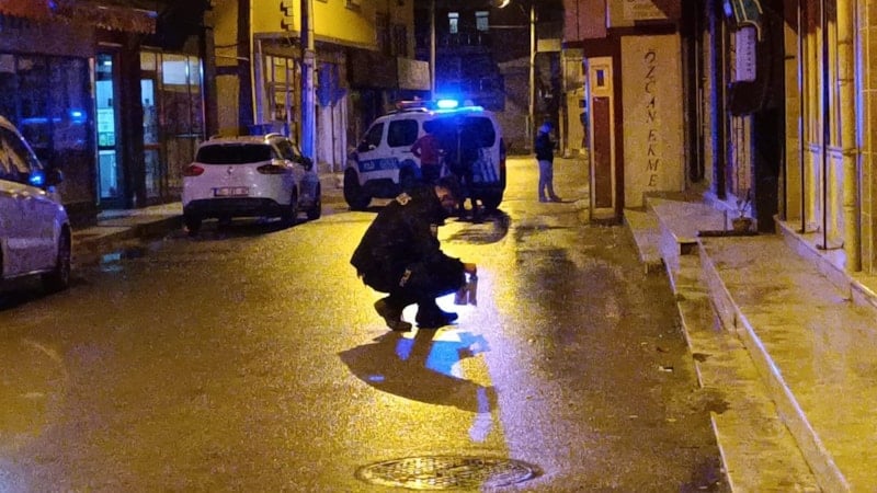 Bursa'da bıçaklı kavgada 3 kişi yaralandı